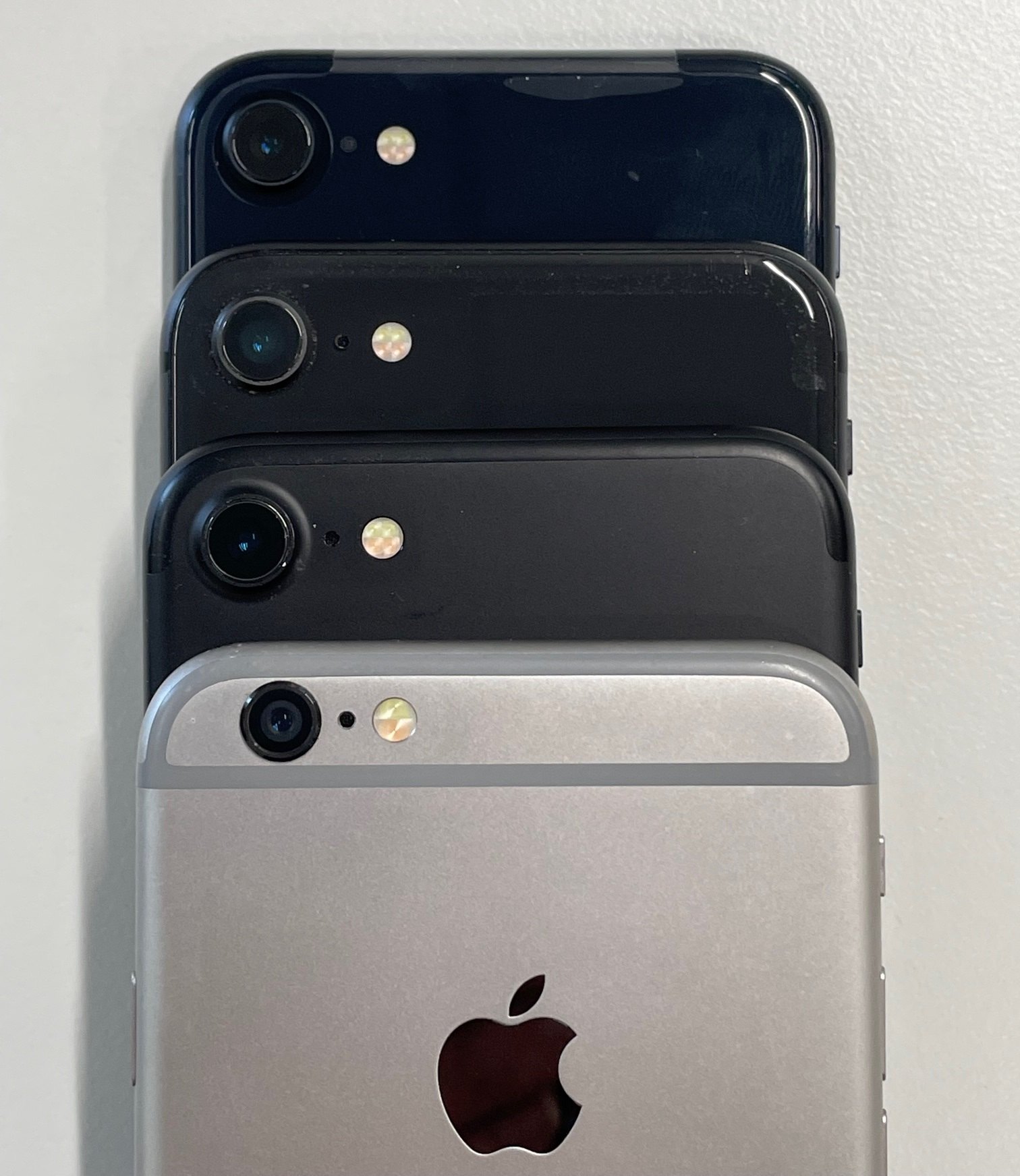 Apple jangka lancar iPhone boleh lipat pada 9 Sept