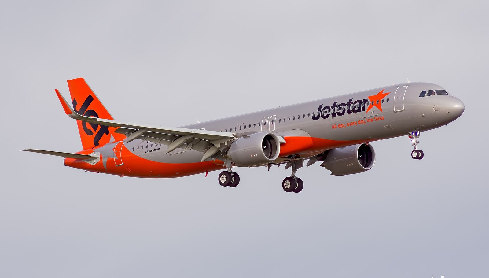 Jetstar kenakan caj bagasi kabin di petak simpanan atas
