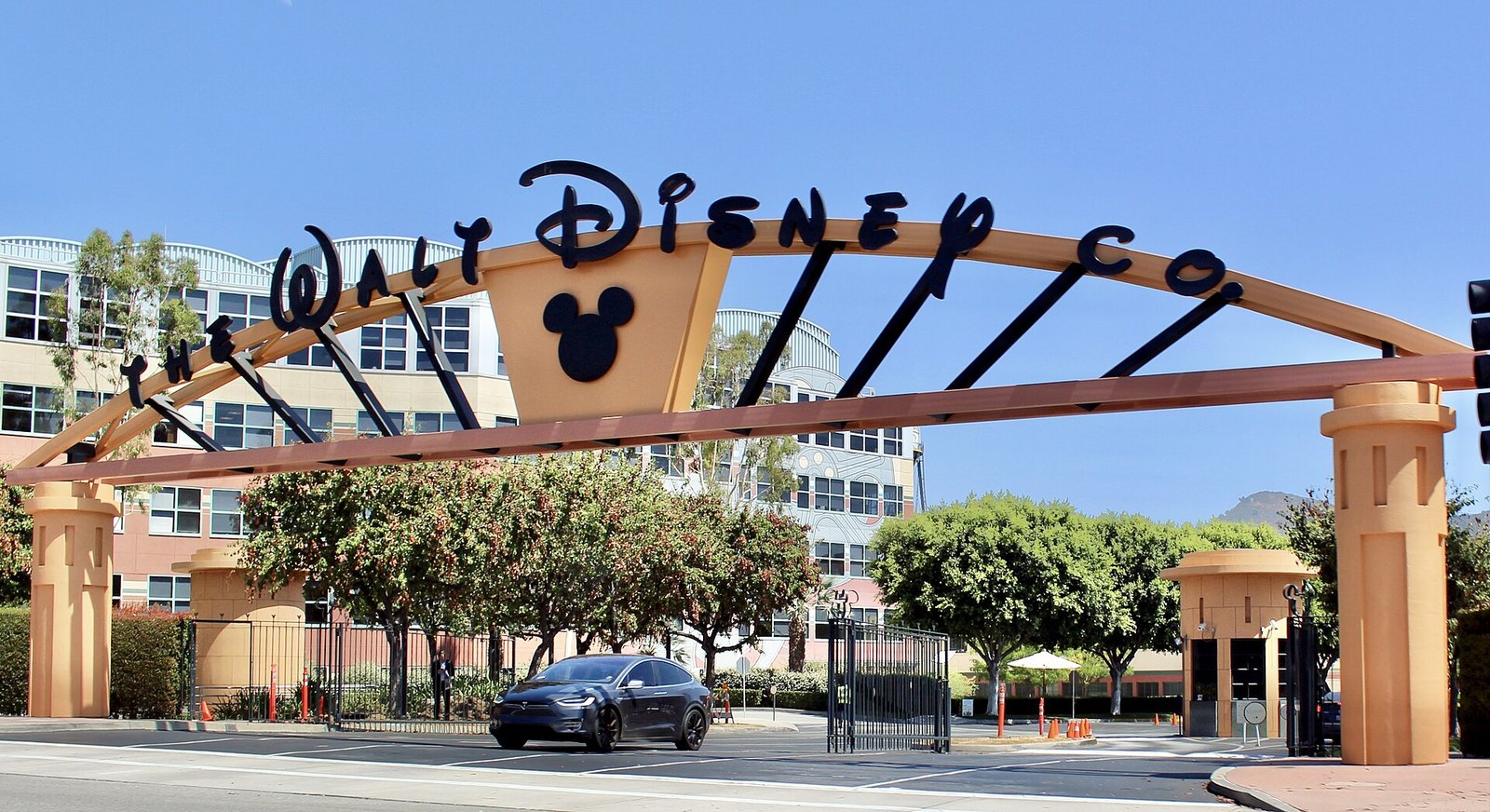 Keuntungan Disney Lepasi Jangkaan, Didorong Perniagaan Taman Tema