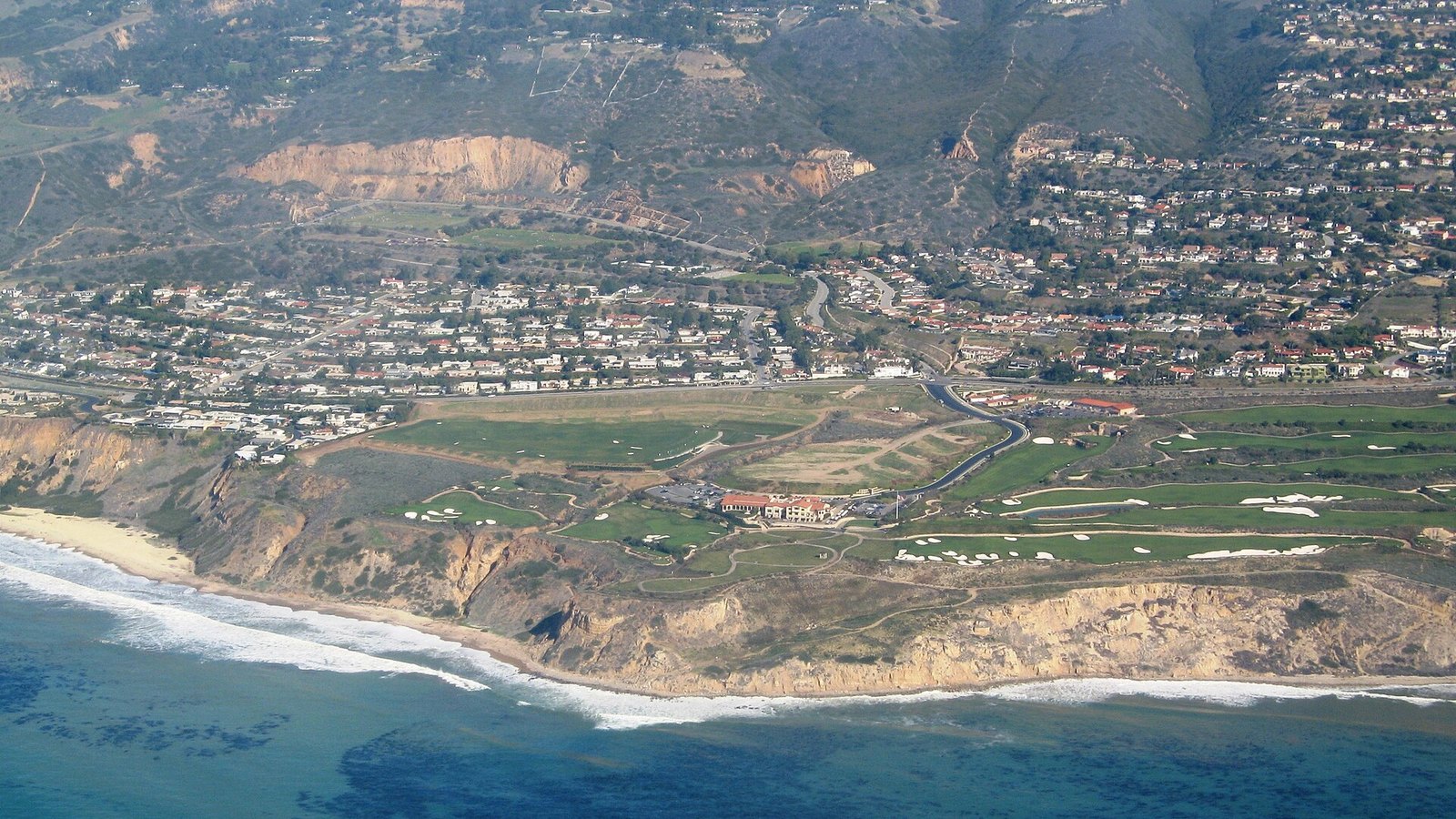 Lelaki bersenjata ditahan di kelab golf Trump di Los Angeles sebelum lawatan presiden