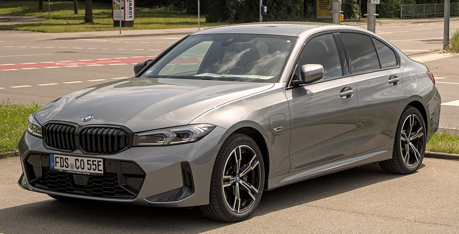 Pemandu BMW Alami Sawan, Rempuh Enam Kereta Diparkir Di Cheras