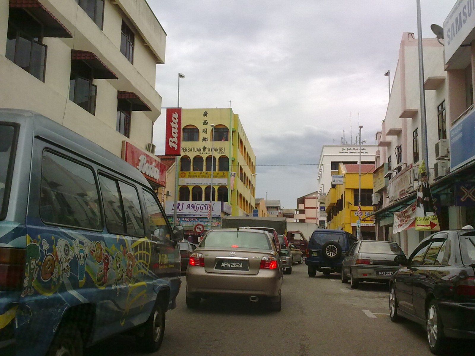 Penyelia tapak projek dituduh pindah wang hasil aktiviti haram RM1.9 juta