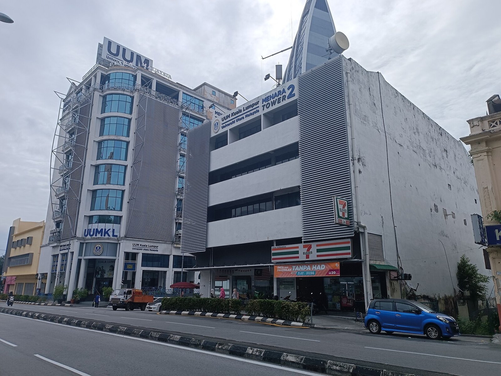 UUM turun padang laksana CSR bantu pelajar SMK Pedu
