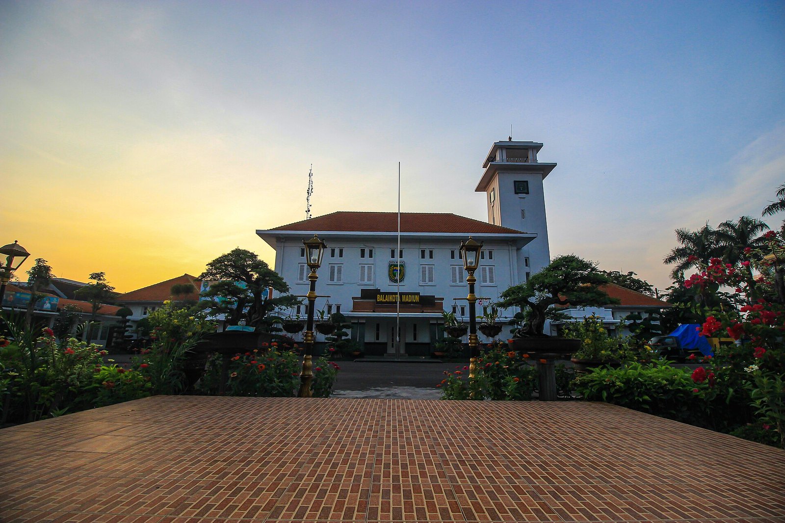 Woman rebuked for reciting Quran over mosque loudspeaker at night