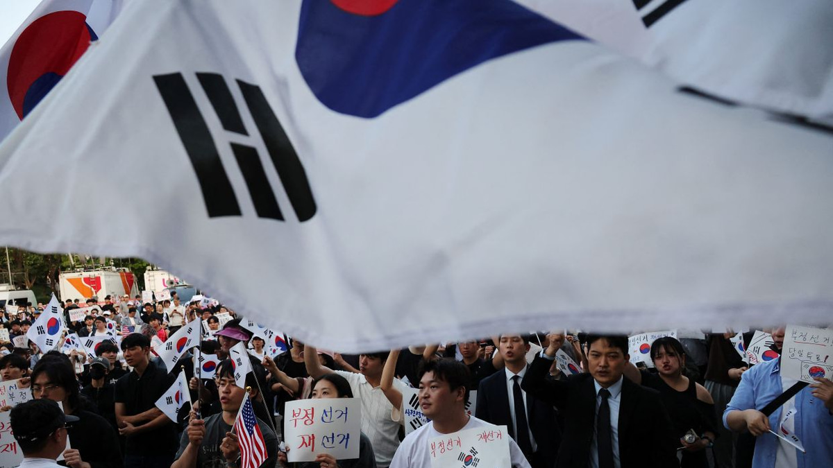 South Korean President Lee Seeks Balance Between Election Accountability and Public Order