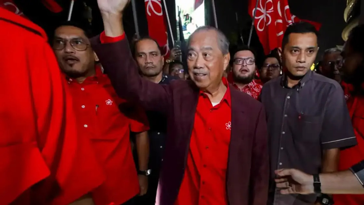 Muhyiddin Draws 200-Strong Show of Support Before Critical Bersatu Gathering