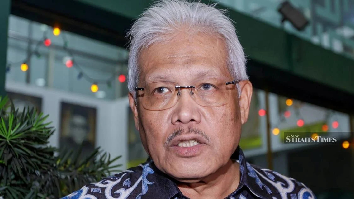 Hamzah Zainudin formally recognized as opposition leader before next parliament session