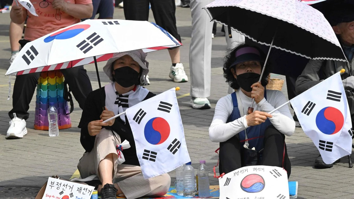 South Korea Parliament Investigates Election Commission Over Ballot Shortage Crisis