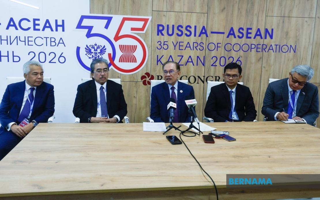 Malaysia Should Fast-Track Visa-Free Deal and Direct Flights With Russia, Anwar Says