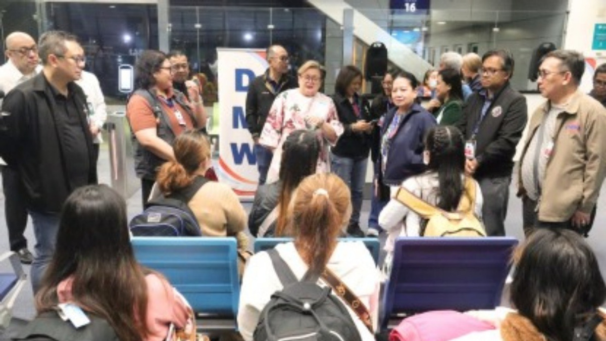 24 Filipinos Detained in Russia Return Home After Marcos-Putin Summit