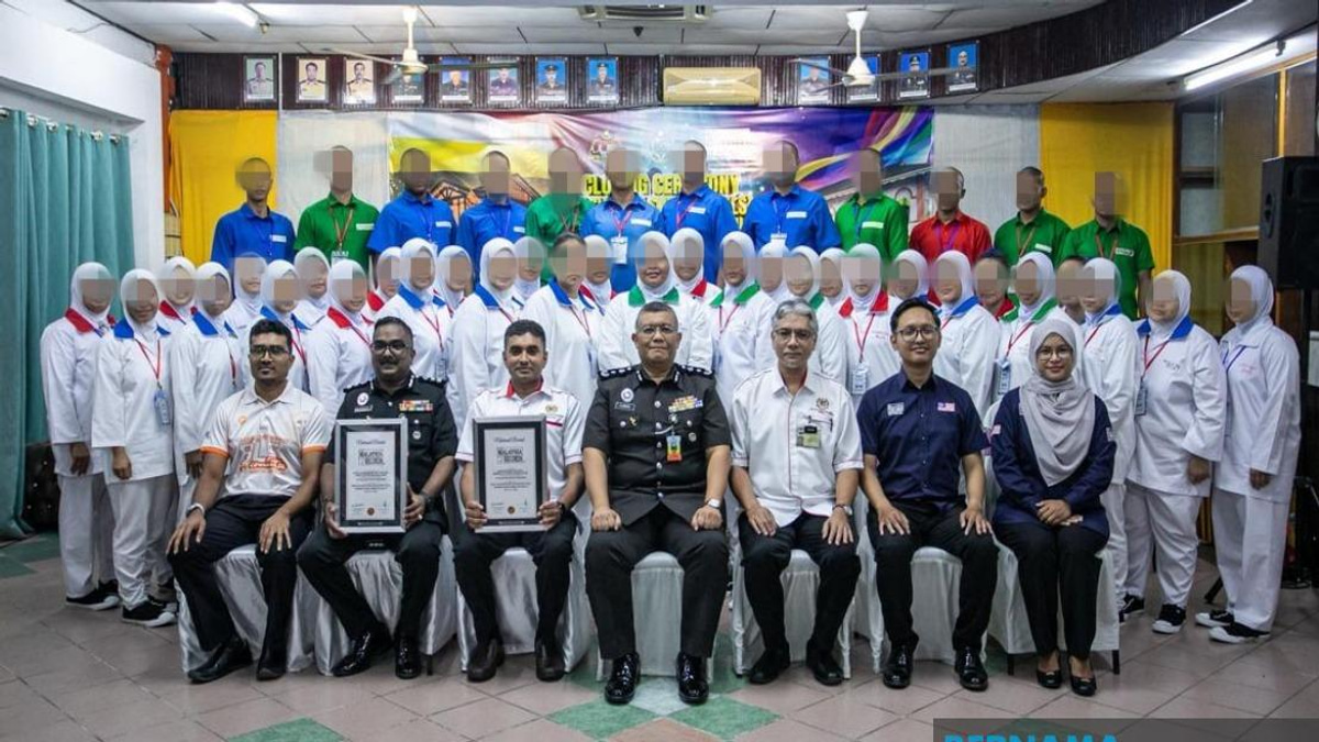 Home Minister Praises Prisons Department for Life-Saving Training Record