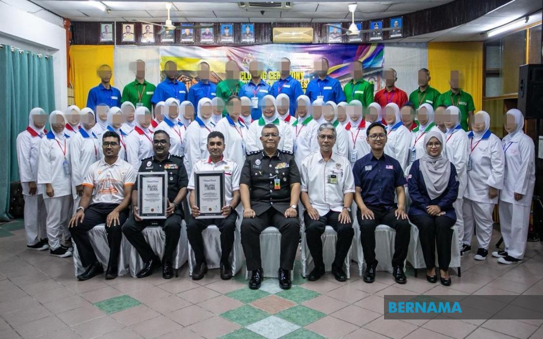 Home Minister Praises Prisons Department for Life-Saving Training Record