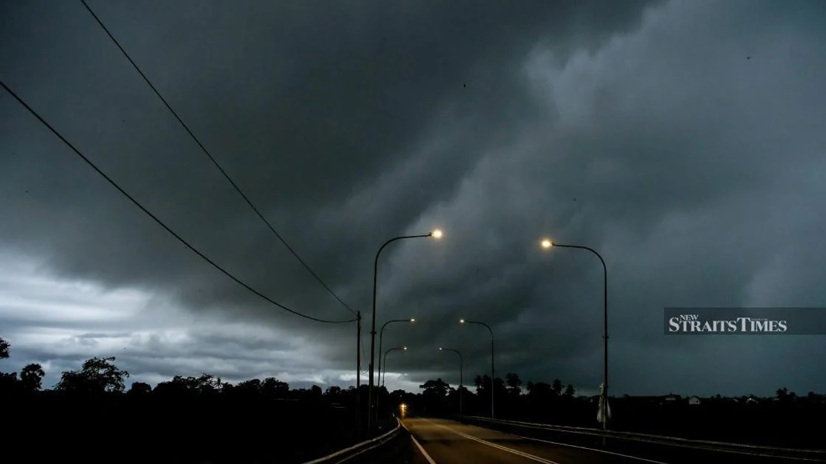 Severe weather alert issued across 12 Malaysian regions as thunderstorms expected