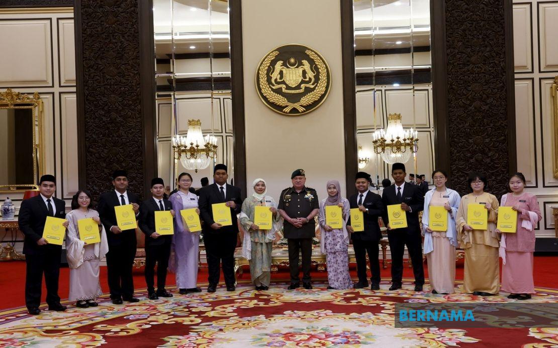 King Confers BYDPA Scholarships on 14 Awardees for Advanced Research Studies