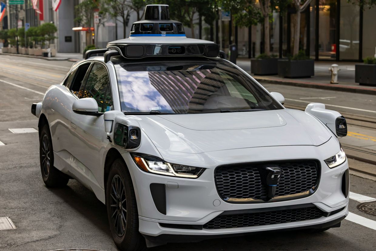Robotaxis Face Growing Safety Scrutiny as Emergency Response Failures Mount