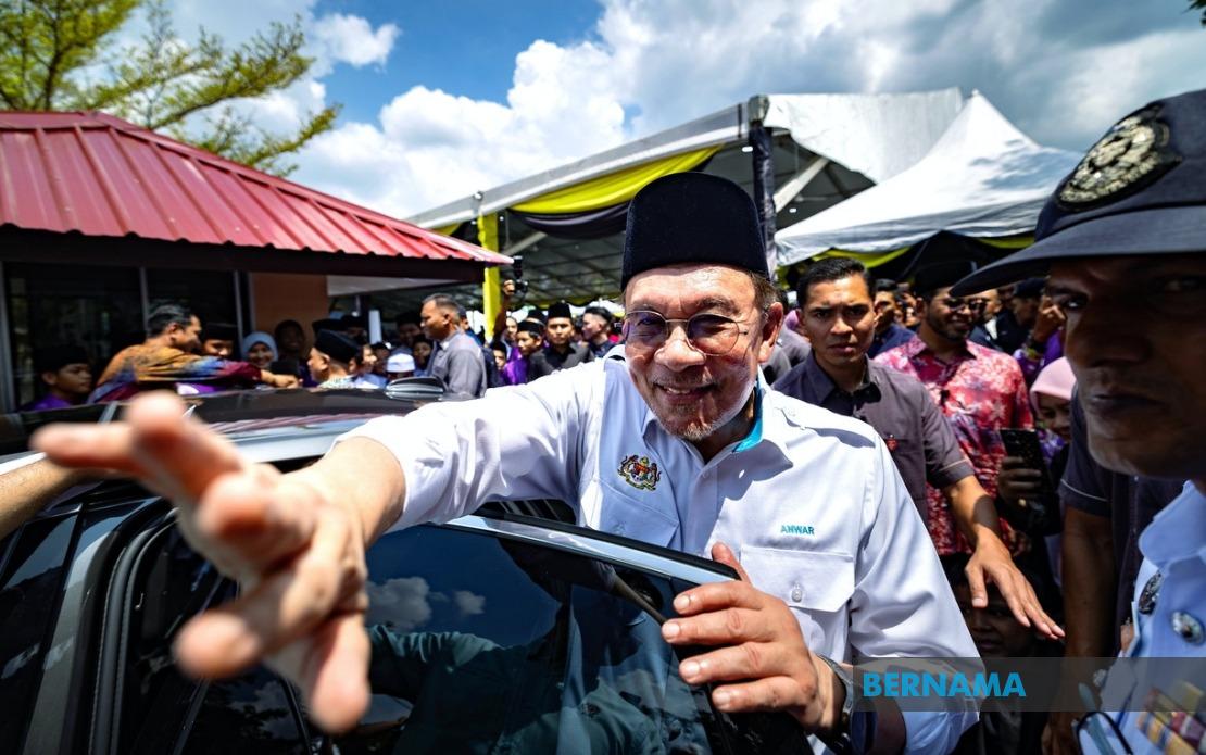 Anwar to Defend Government's Stance on KWAP's eFishery Investment Collapse in Parliament