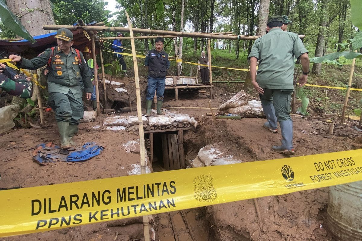 Indonesia charges 24 foreigners in major illegal gold mining crackdown