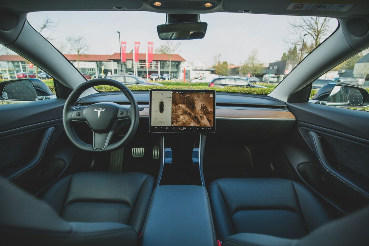 Tesla Settles Fatal Crash Lawsuit as Safety Questions Mount Over Self-Driving System