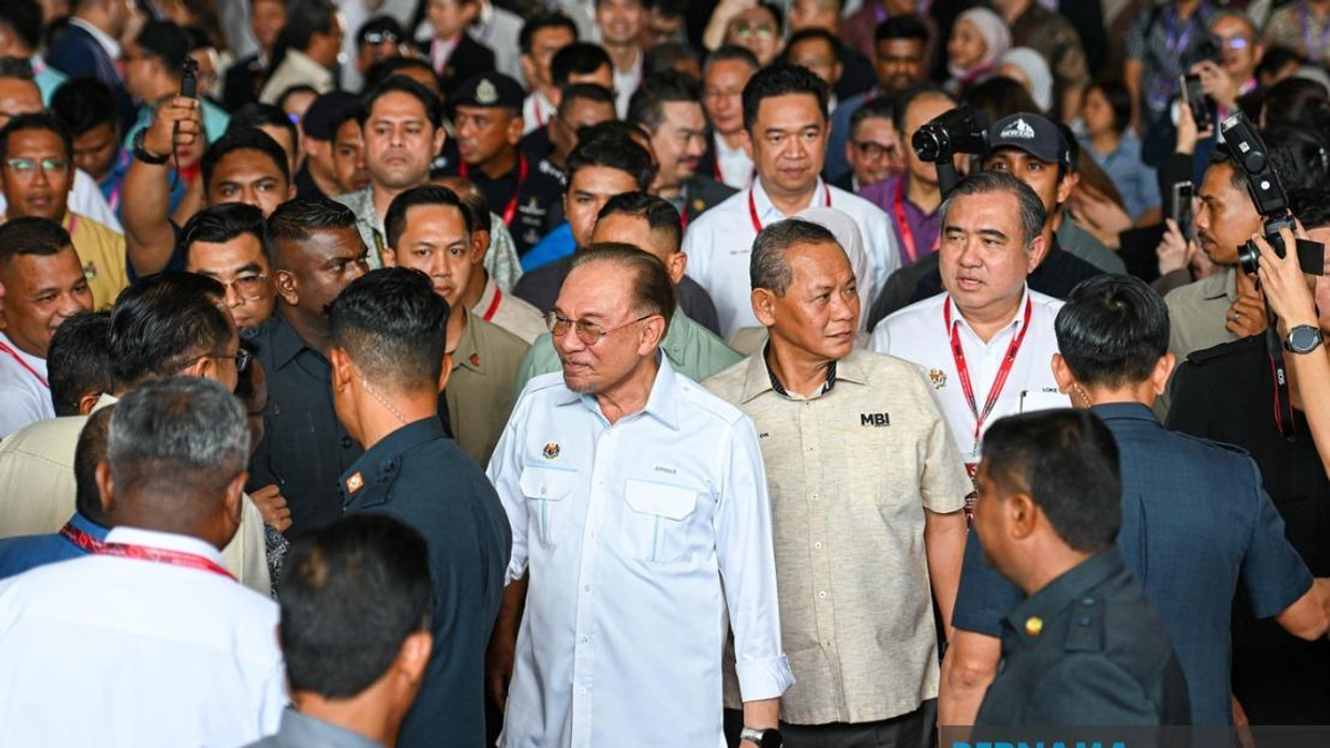 Anwar Seeks to Keep DAP in Melaka Government Despite Constitutional Row