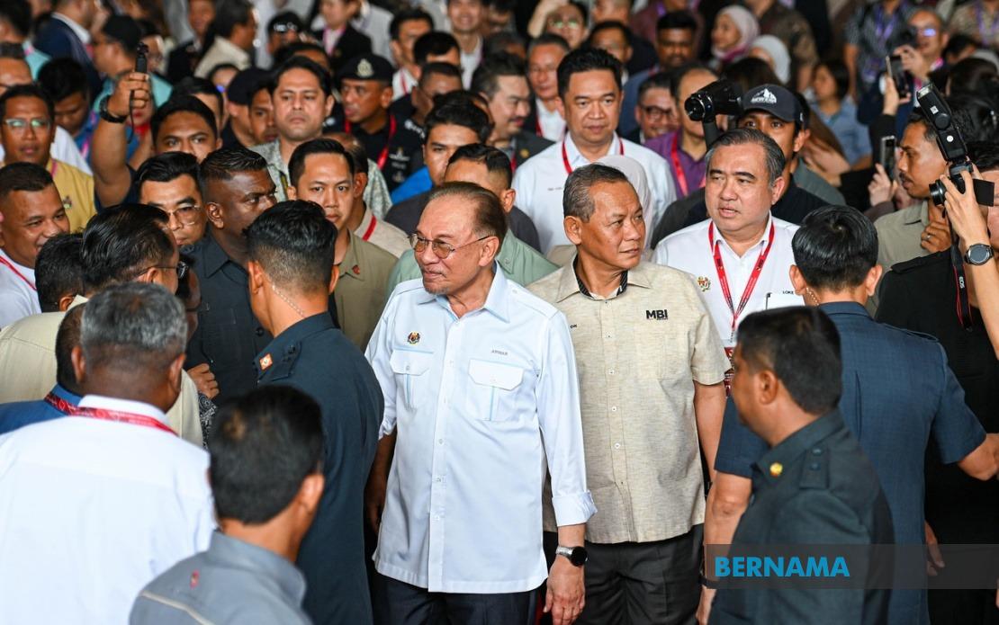 Anwar Seeks to Keep DAP in Melaka Government Despite Constitutional Row