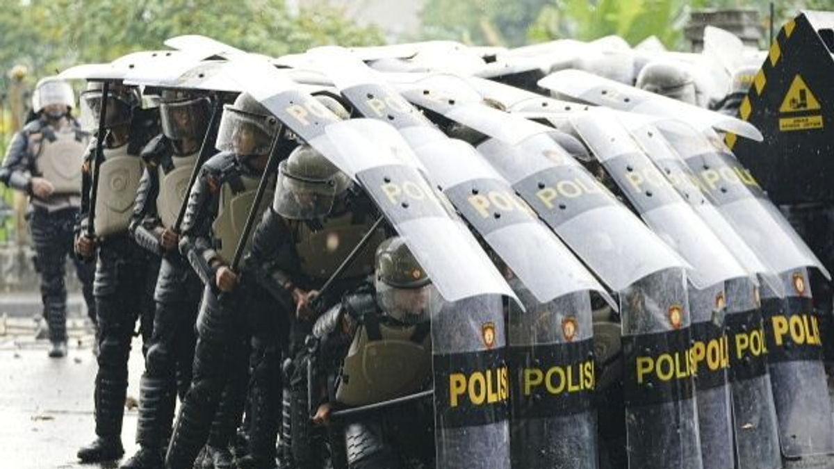 Indonesia's Security Agencies at Loggerheads Over Corruption Raids and Military Deployment