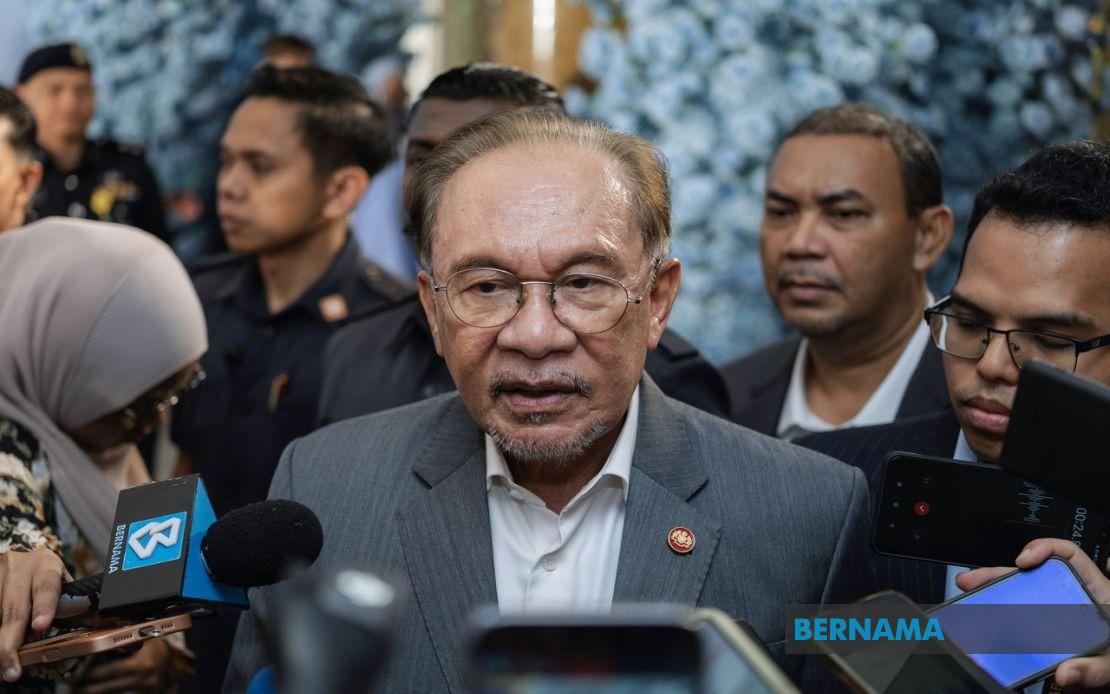 Anwar Awaits Briefing on Melaka DAP Quartet's Exit from State Government