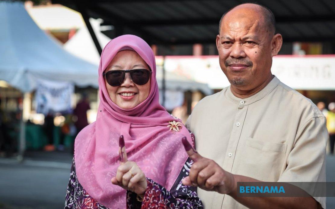 Johor State Election: Party Chiefs Join Early Voter Rush