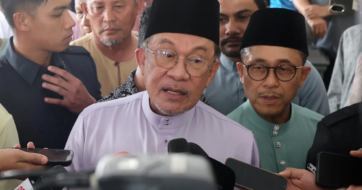 Anwar Directs Local Councils to Slash Bureaucratic Delays and Fast-Track Approvals