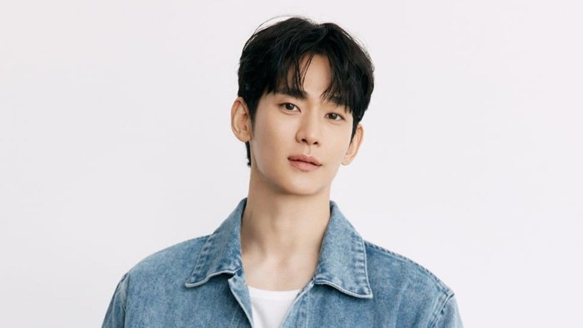 Kim Soo-hyun Returns to Public Life with Bench Campaign After Year Away