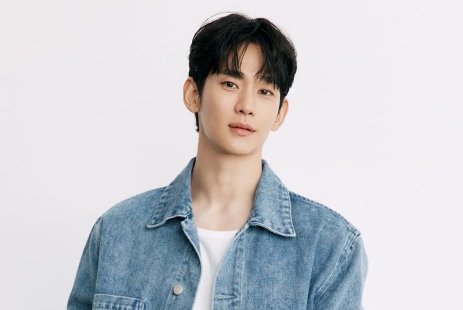 Kim Soo-hyun Returns to Public Life with Bench Campaign After Year Away