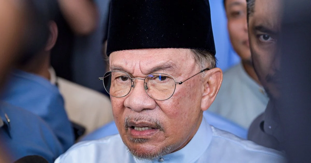 Anwar Rebuts Allegations Over Onn Hafiz's Felda Settlement Access