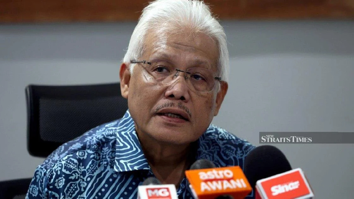 Hamzah's New Party Eyes Mediator Role Between PAS and UMNO