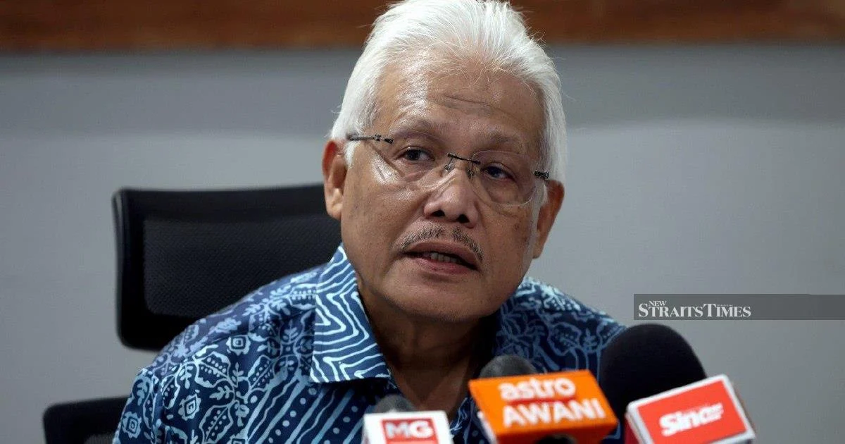 Hamzah's New Party Eyes Mediator Role Between PAS and UMNO