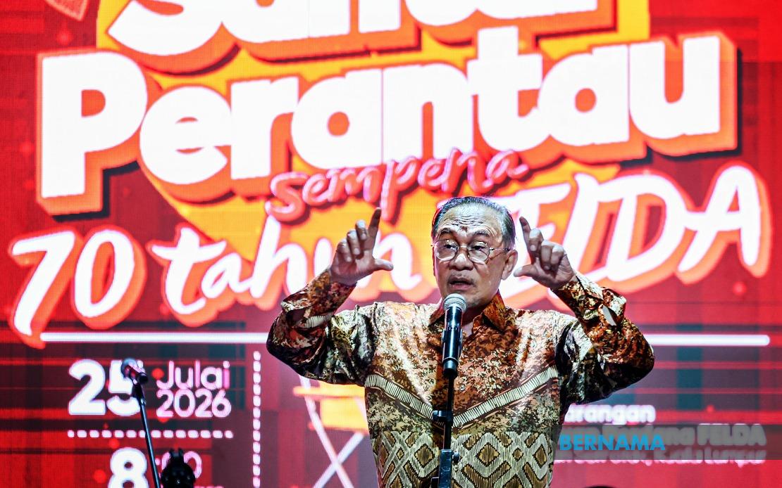 Anwar Pushes for Swift Implementation of Seven Felda Support Schemes