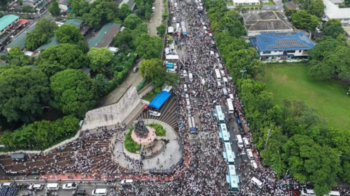 Iglesia Ni Cristo mobilizes thousands to defend senator facing graft charges