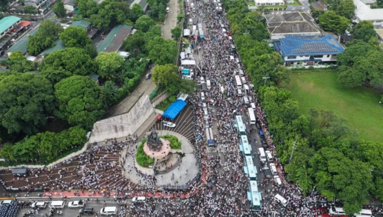 Iglesia Ni Cristo mobilizes thousands to defend senator facing graft charges