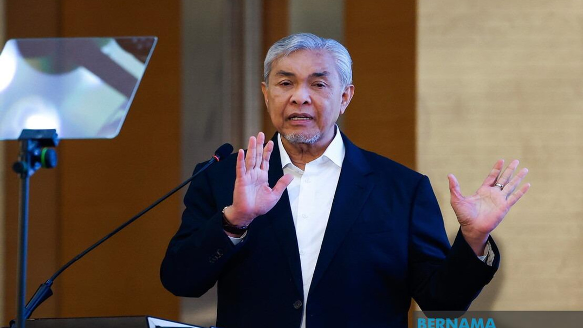 Ahmad Zahid Urges Respect for Monarchy as Negeri Sembilan Campaign Begins