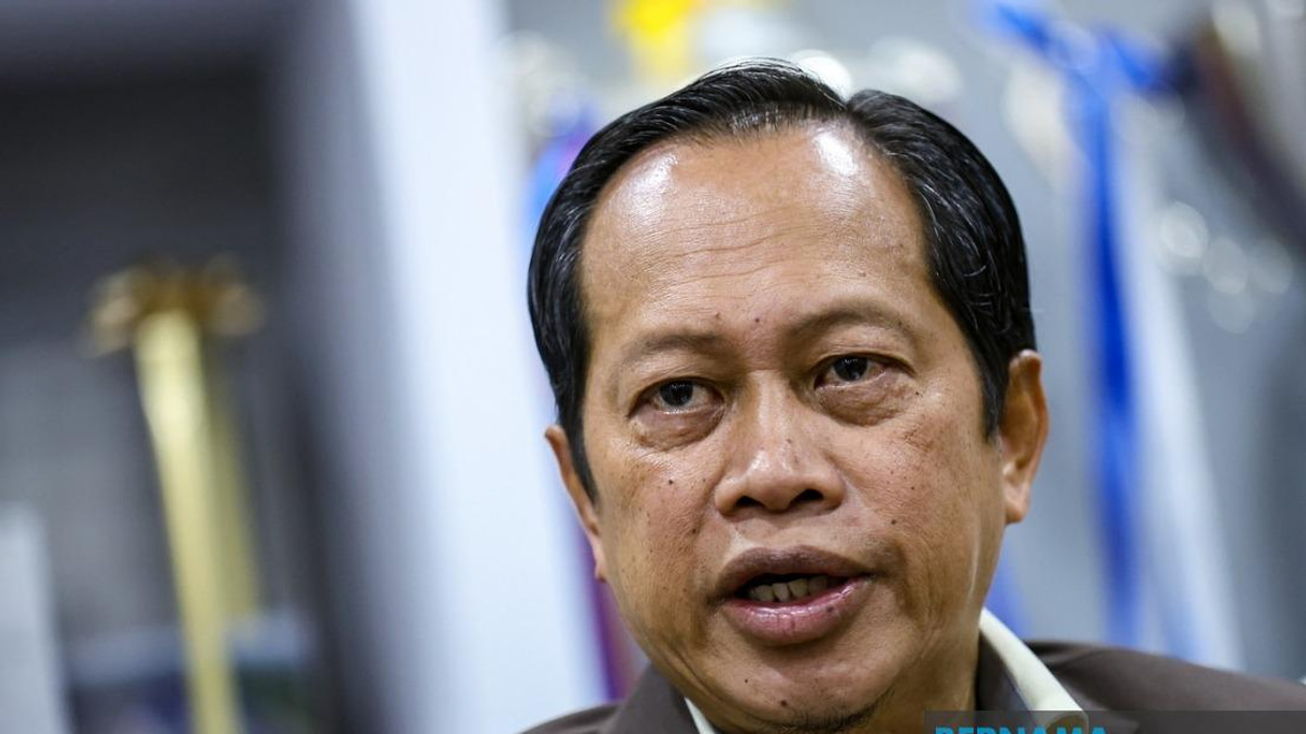 Ahmad Maslan Steps Back From Johor State Election Contest