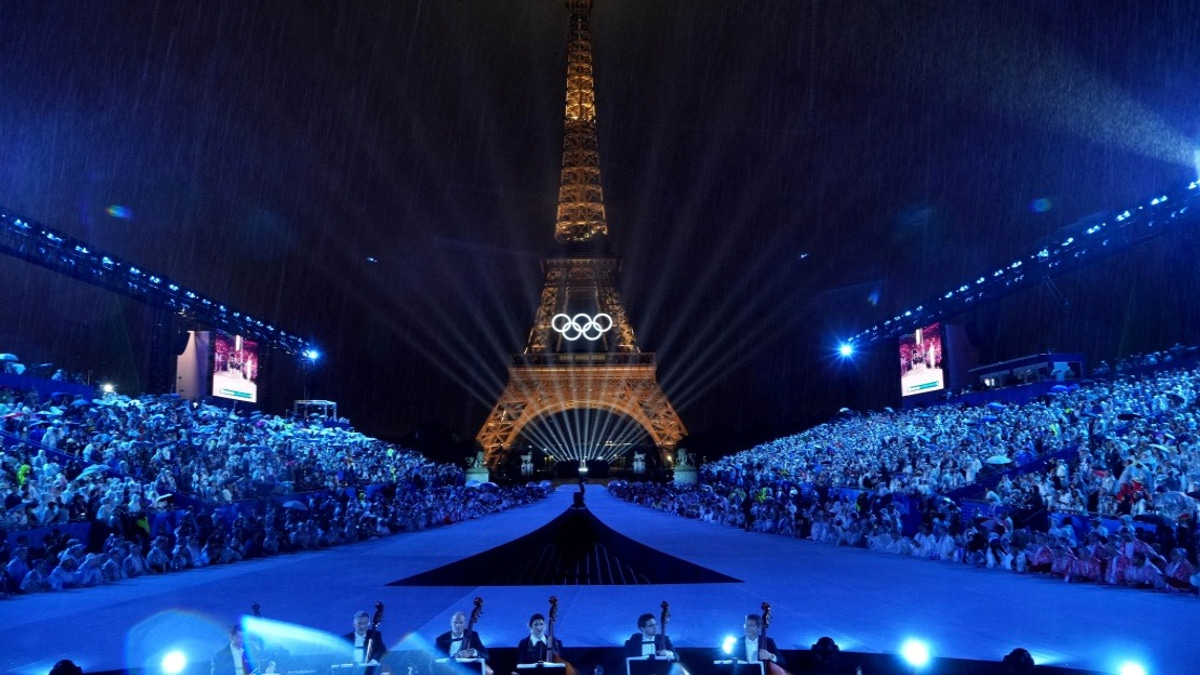 Paris Landmarks Close Early as France Swelters Under Intense Heatwave