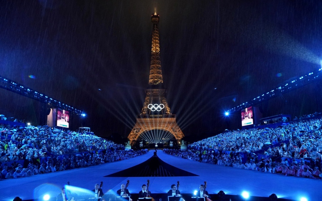 Paris Landmarks Close Early as France Swelters Under Intense Heatwave