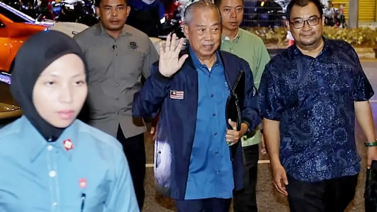 Muhyiddin Convenes Emergency Perikatan Nasional Summit as Bersatu's Coalition Position Deteriorates