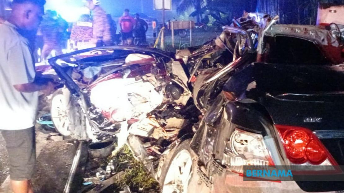 Anwar Extends Condolences to Families of Six Killed in Bentong Highway Crash