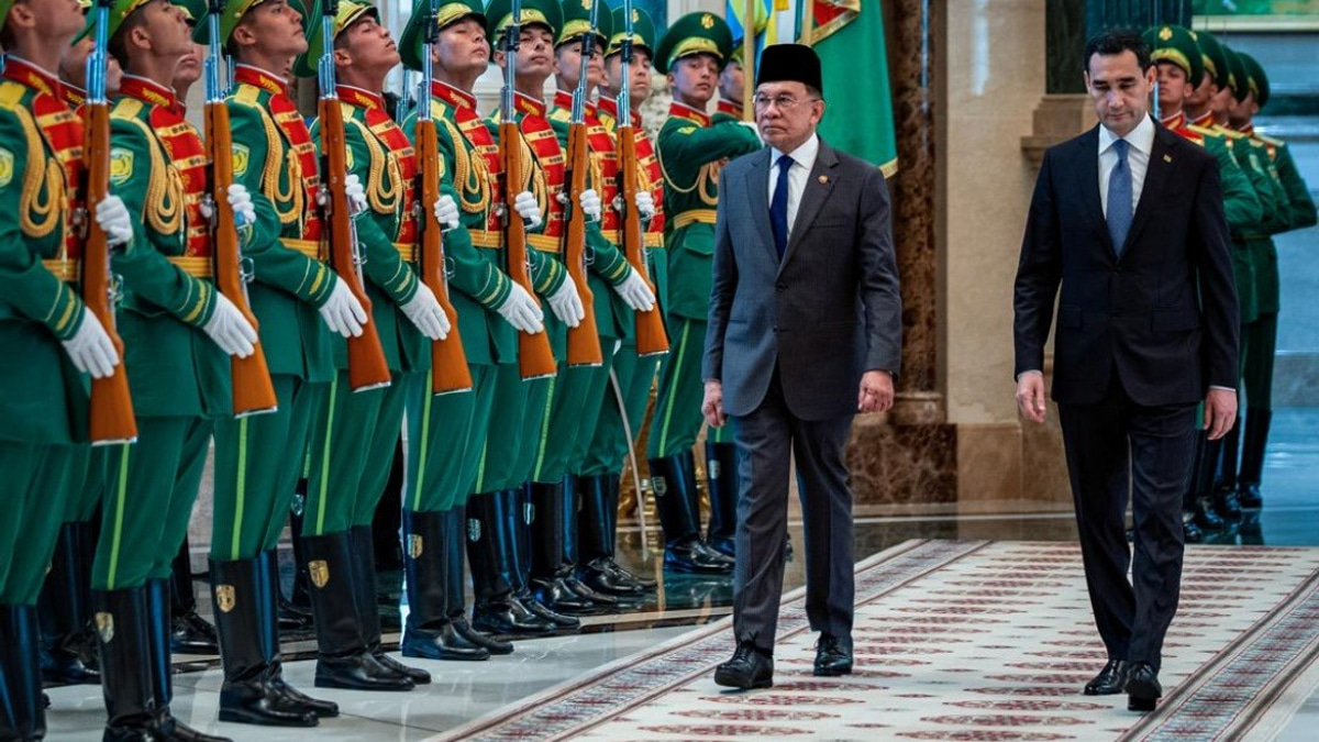 PM Anwar Received with Full Ceremony at Turkmenistan Presidential Palace