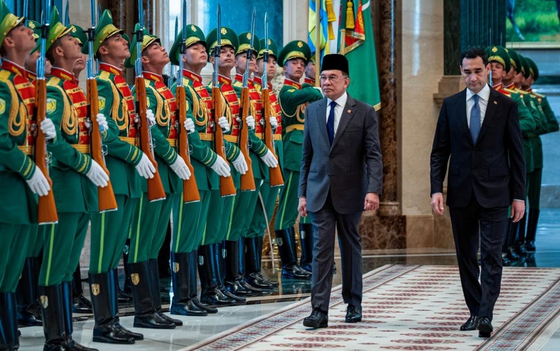 PM Anwar Received with Full Ceremony at Turkmenistan Presidential Palace