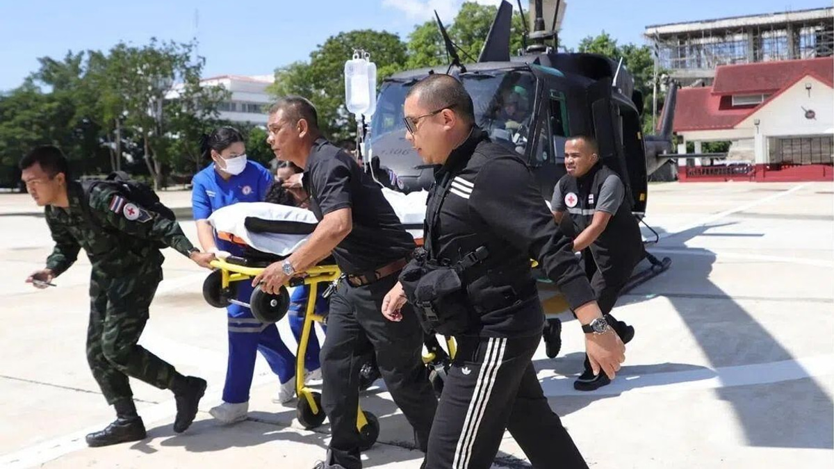 Twin bombings target Thai police in southern provinces, leaving 11 injured