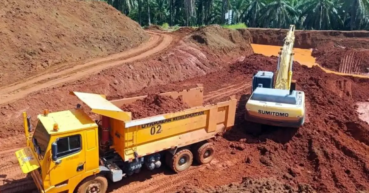 Nine arrested in major crackdown on illegal bauxite mining at Felda plantation; RM3.75 million in assets seized
