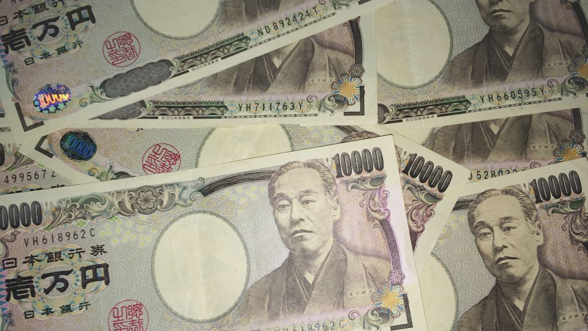 Japanese Yen Slides to 40-Year Lows Despite Rate Hike, Fuelling Intervention Speculation