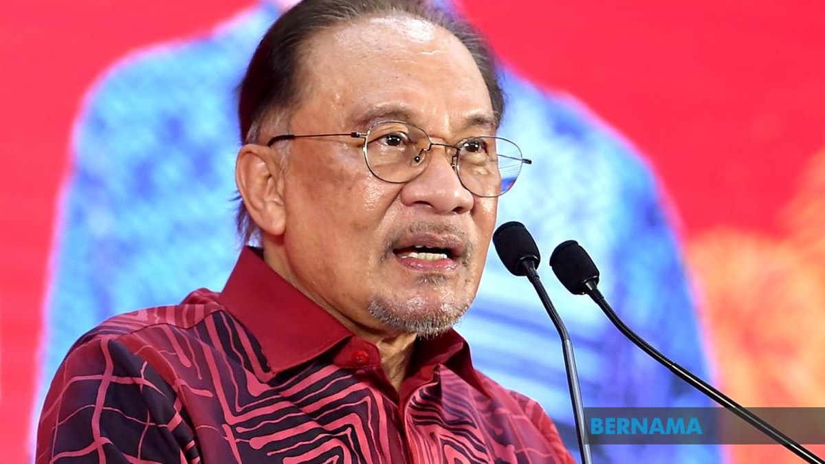 PM Anwar Maintains Strong Lead in Approval Ratings, Survey Shows
