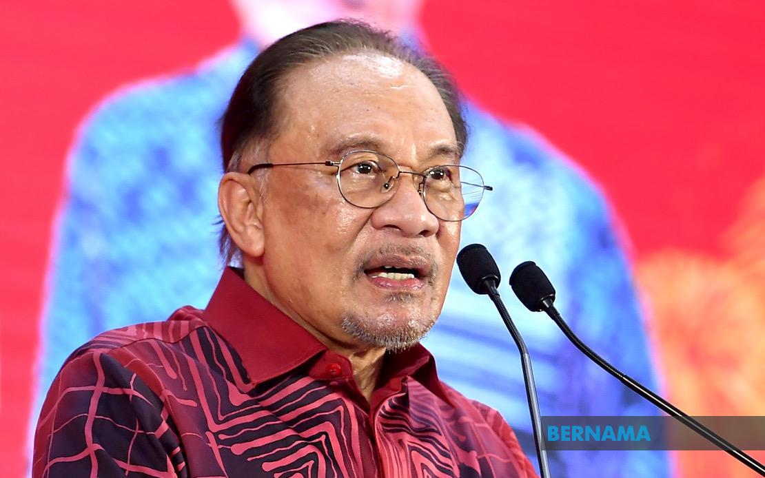 PM Anwar Maintains Strong Lead in Approval Ratings, Survey Shows