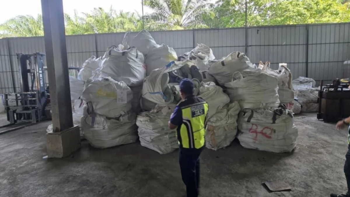 RM6.4 Million E-Waste Haul Dismantles Illegal Recycling Operation in Kuantan